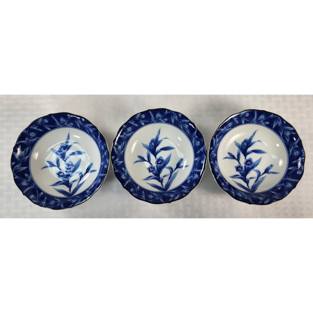 Set of 3 Vintage Kikyo Shikunshi Japanese Cobalt Blue & White Porcelain Bowls
